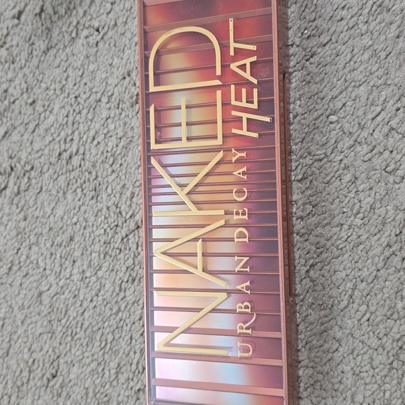 Urban Decay Naked Heat Eyeshadow Palette. Browns And Reds. - Picture 1 of 9